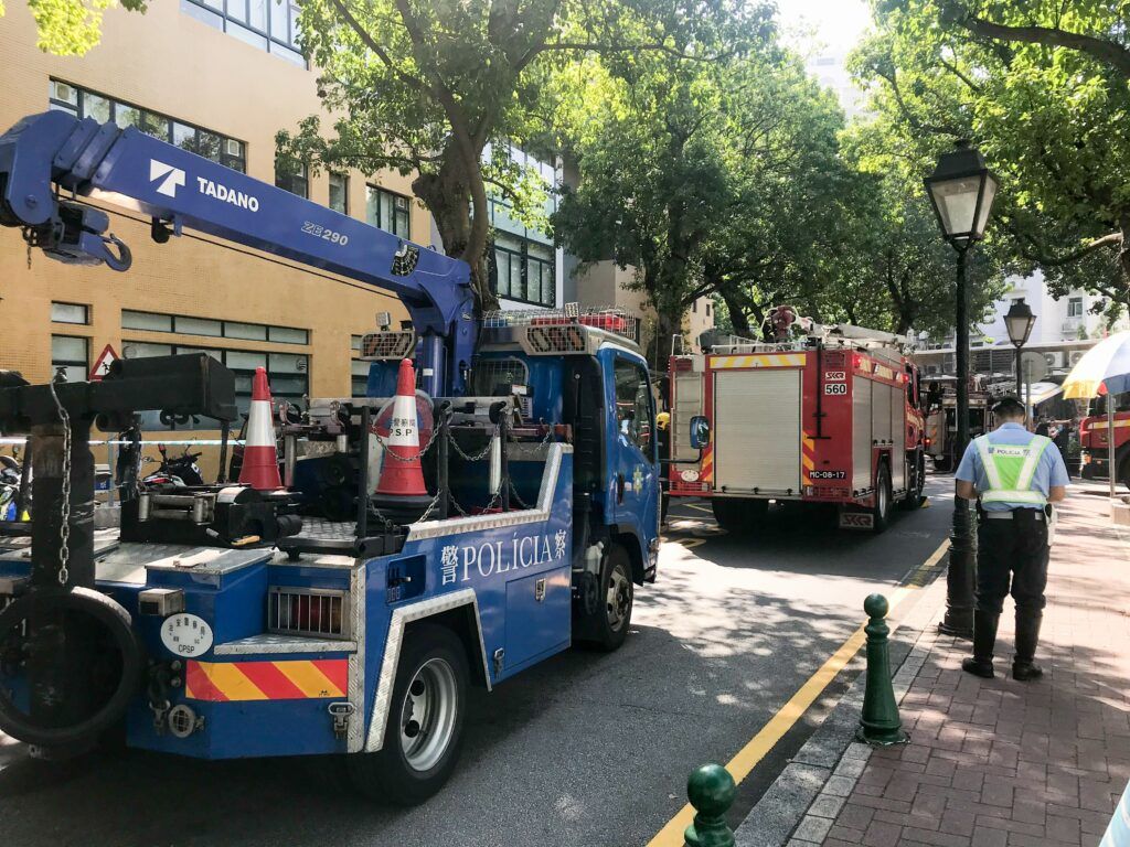 TOW TRUCK CONTAINERS 